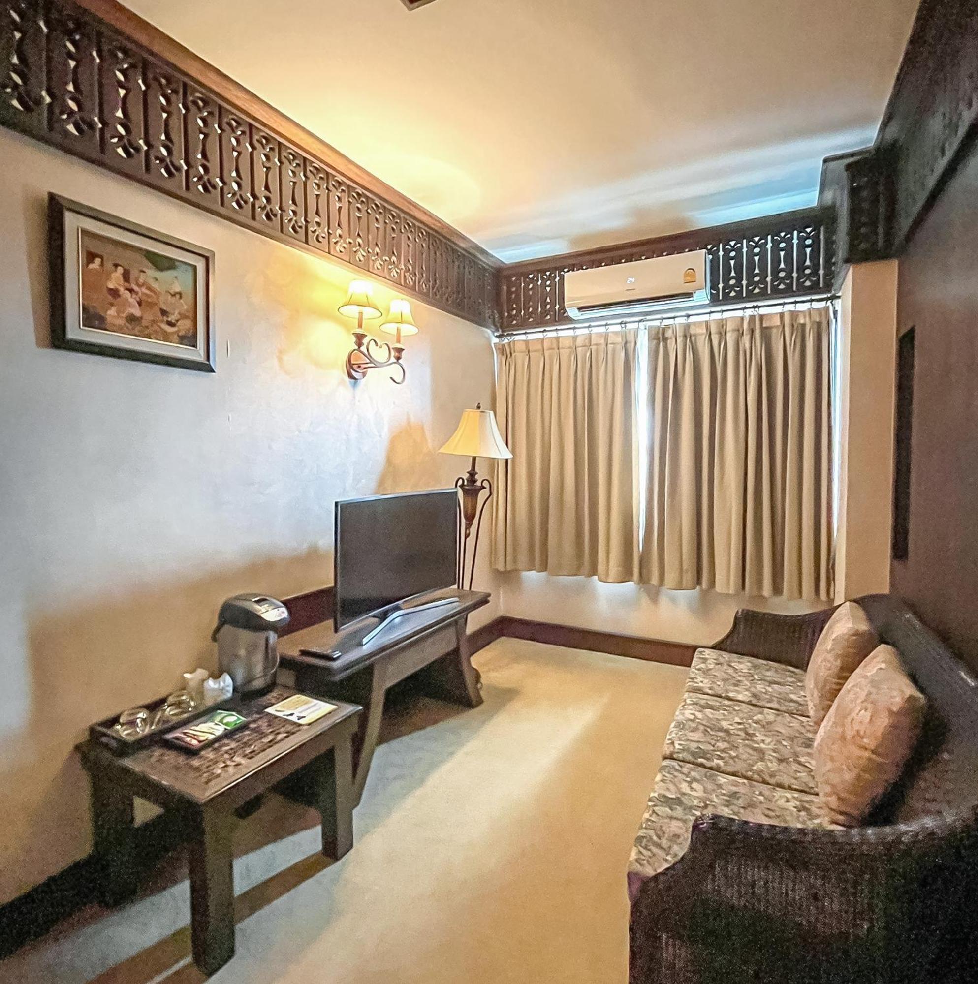 Ruean Phae Royal Park Hotel Phitsanulok Exterior photo