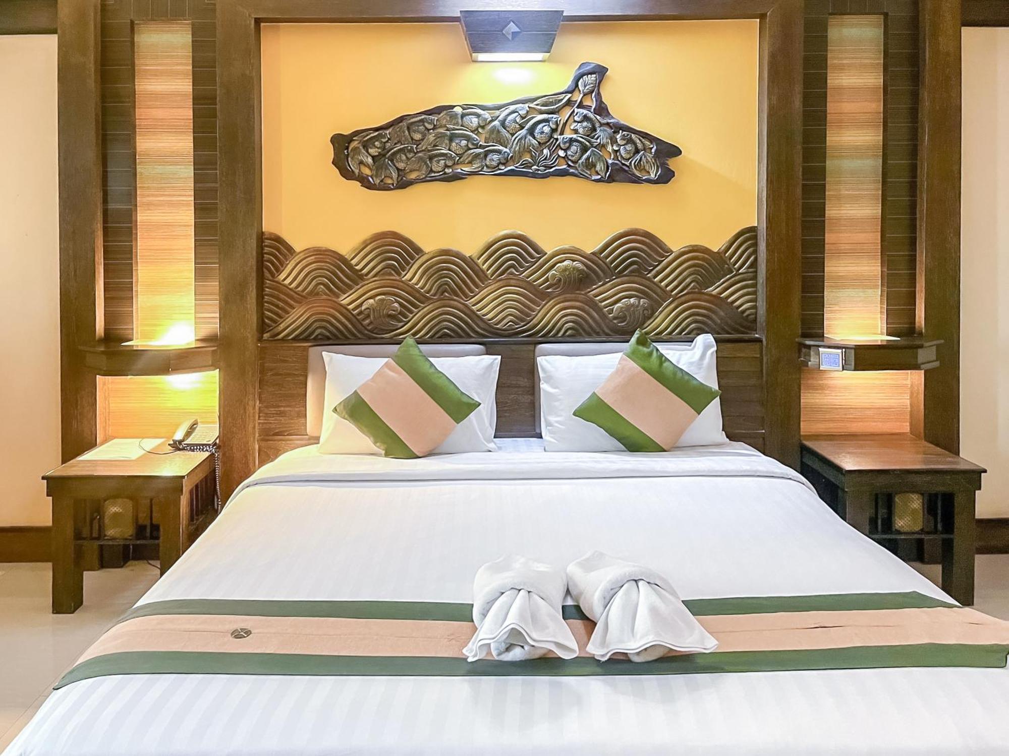 Ruean Phae Royal Park Hotel Phitsanulok Exterior photo