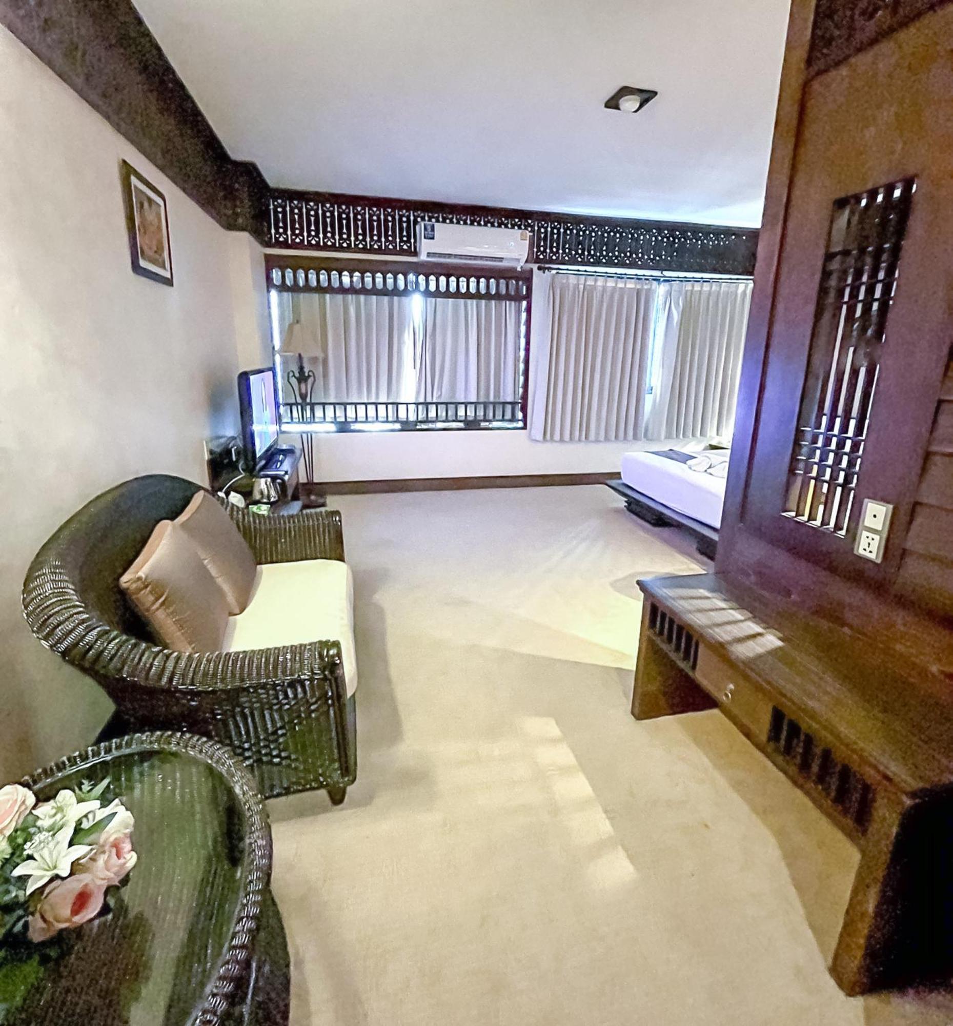 Ruean Phae Royal Park Hotel Phitsanulok Exterior photo