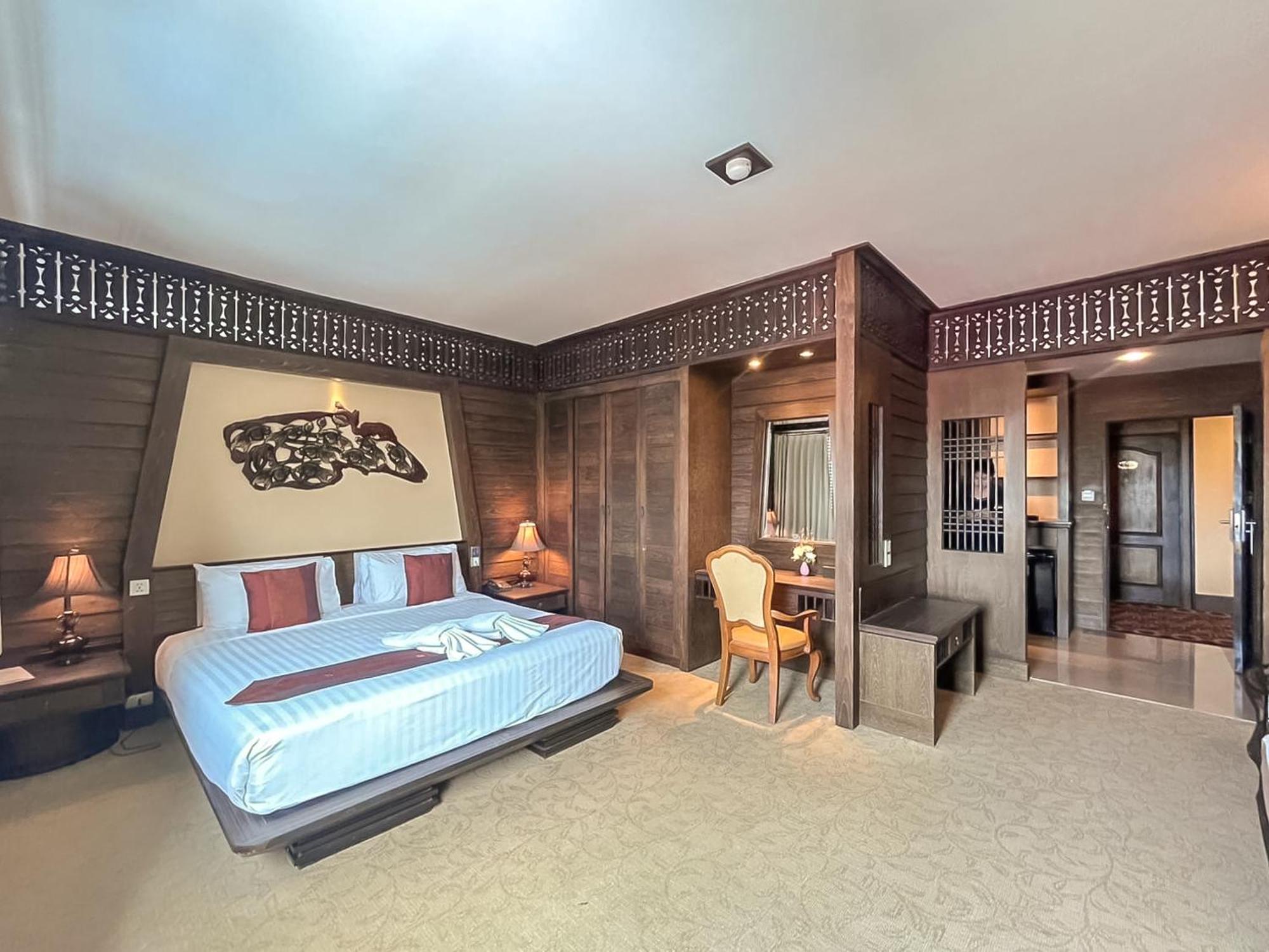 Ruean Phae Royal Park Hotel Phitsanulok Exterior photo